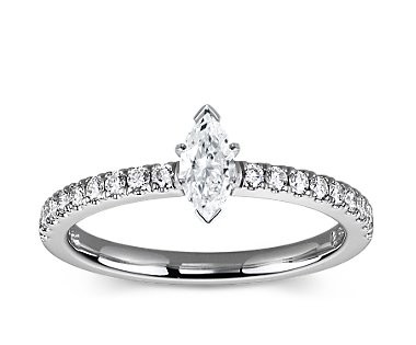 The Queen Diamond - 0,20 ct Zentraldiamant + 0,36 ct Seitensteine Diamantring in Weissgold