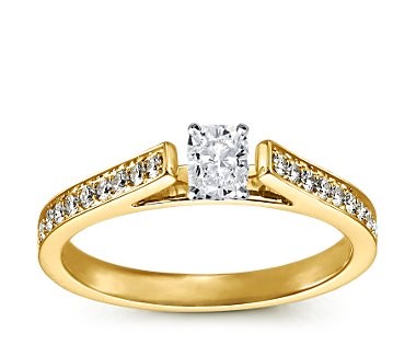 The Queen Diamond - 0,40 ct Zentraldiamant + 0,48 ct Seitensteine Diamantring in Gelbgold