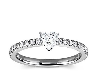 The Queen Diamond - 0,50 ct Zentraldiamant + 0,36 ct Seitensteine Diamantring in Weissgold
