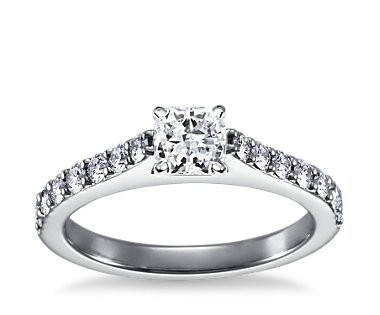 The Queen Diamond - 0,40 ct Zentraldiamant + 0,70 ct Seitensteine Diamantring in Weissgold