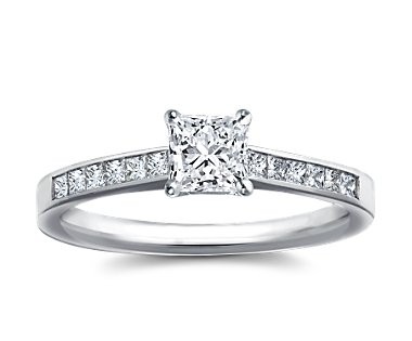 The Queen Diamond - 0,70 ct Zentraldiamant + 0,60 ct Seitensteine Diamantring in Weissgold