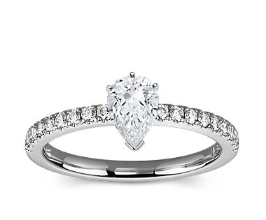The Queen Diamond - 0,70 ct Zentraldiamant + 0,36 ct Seitensteine Diamantring in Weissgold
