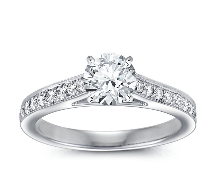 The Queen Diamond - 1,00 ct Zentraldiamant + 0,64 ct Seitensteine Diamantring in Weissgold