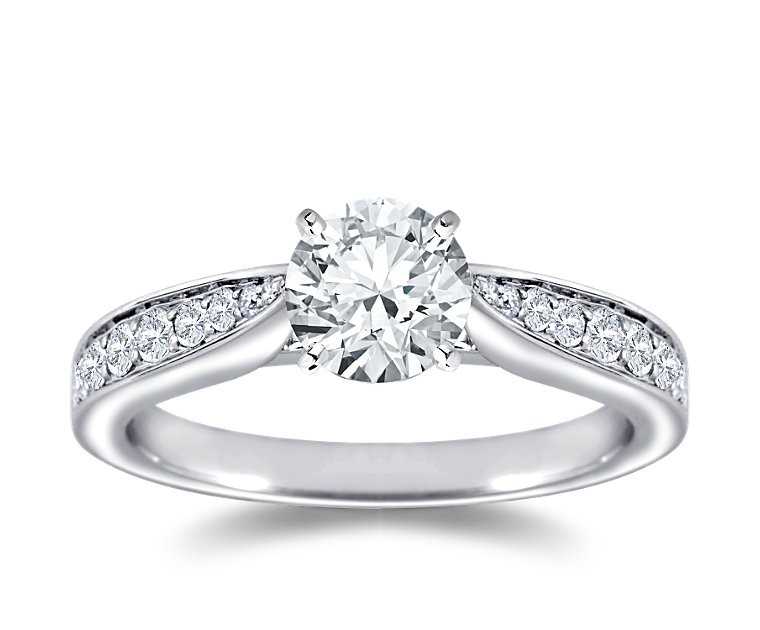The Queen Diamond - 1,00 ct Zentraldiamant + 0,48 ct Seitensteine Diamantring in Weissgold