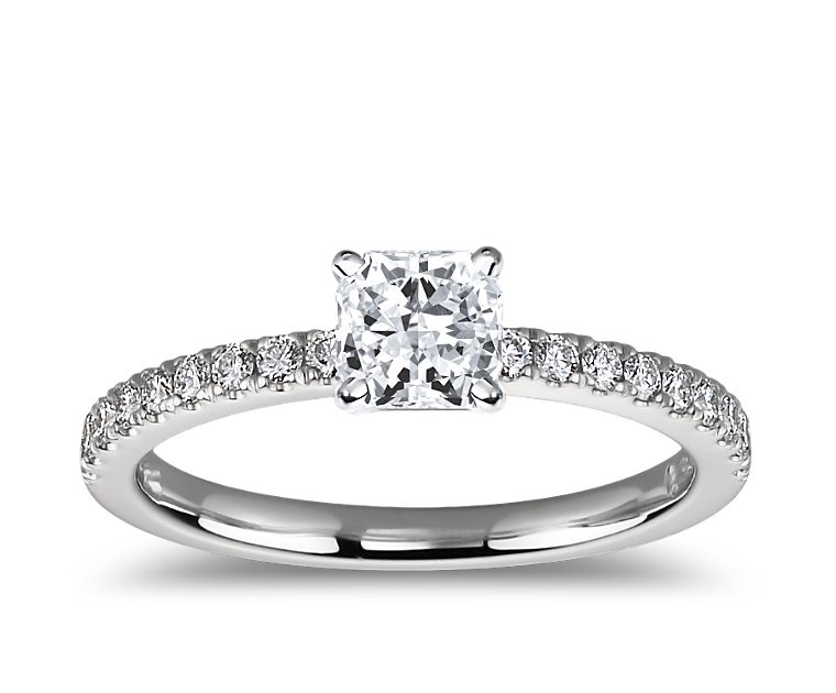 The Queen Diamond - 1,00 ct Zentraldiamant + 0,60 ct Seitensteine Diamantring in Weissgold
