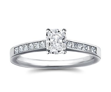 The Queen Diamond - 1,00 ct Zentraldiamant + 0,60 ct Seitensteine Diamantring in Weissgold