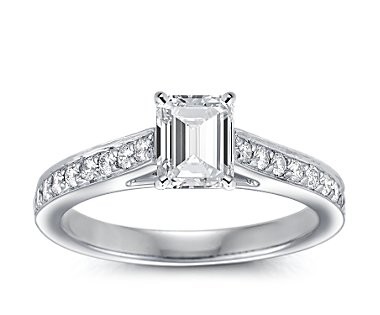 The Queen Diamond - 1,00 ct Zentraldiamant + 0,64 ct Seitensteine Diamantring in Weissgold