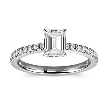 The Queen Diamond - 1,00 ct Zentraldiamant + 0,36 ct Seitensteine Diamantring in Weissgold