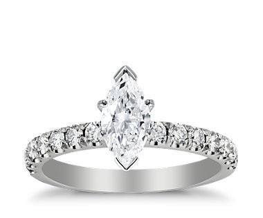 The Queen Diamond - 1,00 ct Zentraldiamant + 0,60 ct Seitensteine Diamantring in Weissgold