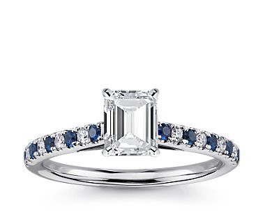 The Queen Diamond - 1,00 ct Zentraldiamant + 0,20 ct Seitensteine / 0,20 ct Saphir Diamantring in Weissgold
