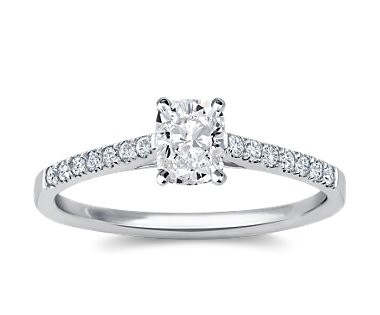 The Queen Diamond - 1,00 ct Zentraldiamant + 0,42 ct Seitensteine Diamantring in Weissgold