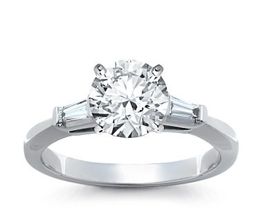 The Queen Diamond - 2,00 ct Zentraldiamant + 0,30 ct Seitensteine Diamantring in Weissgold