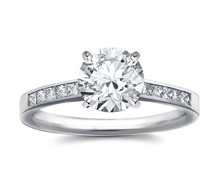 The Queen Diamond - 2,00 ct Zentraldiamant + 0,60 ct Seitensteine Diamantring in Weissgold