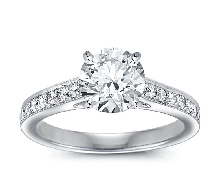 The Queen Diamond - 2,00 ct Zentraldiamant + 0,64 ct Seitensteine Diamantring in Weissgold