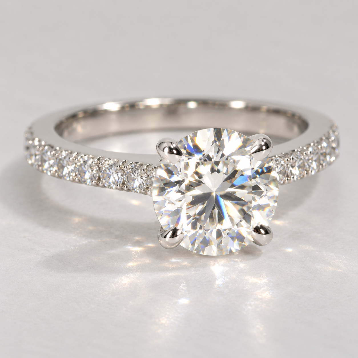 The Queen Diamond - 2,00 ct Zentraldiamant + 0,70 ct Lab-Grown Diamantring IN WEISSGOLD - sofort verfügbar