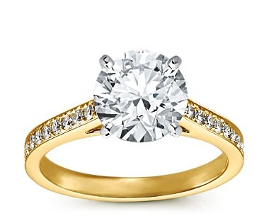 The Queen Diamond - 2,50 ct  Zentraldiamant + 0,48 ct Seitensteine Diamantring in Gelbgold