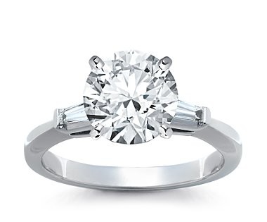 The Queen Diamond - 3,03 ct Zentraldiamant + 0,30 ct Seitensteine Diamantring in Weissgold