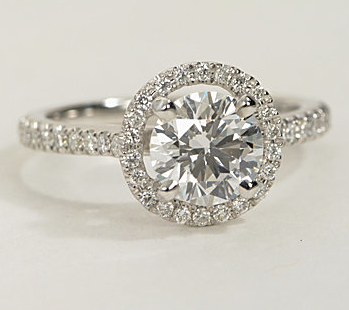 The Queen Diamond 1,00 ct Zentraldiamant + 0,30 ct Haloring in Weissgold - sofort verfügbar