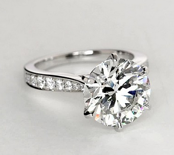 The Queen Diamond - 3,00 ct Zentraldiamant + 0,48 ct Seitensteine DIAMANTRING IN WEISSGOLD
