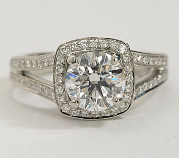 The Queen Diamond 1,00 ct Zentraldiamant + 0,48 ct Haloring in Weissgold - sofort verfügbar