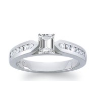 The Queen Diamond - 0,50 ct Natural Zentraldiamant + 0,60 ct Seitensteine Diamantring in Weissgold