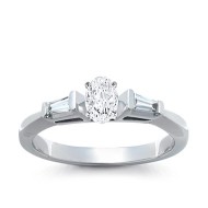 The Queen Diamond - 0,40 ct Natural Zentraldiamant + 0,30 ct Seitensteine Diamantring in Weissgold