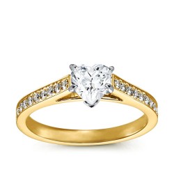 The Queen Diamond - 1,00 ct Zentraldiamant + 0,48 ct Seitensteine Diamantring in Gelbgold