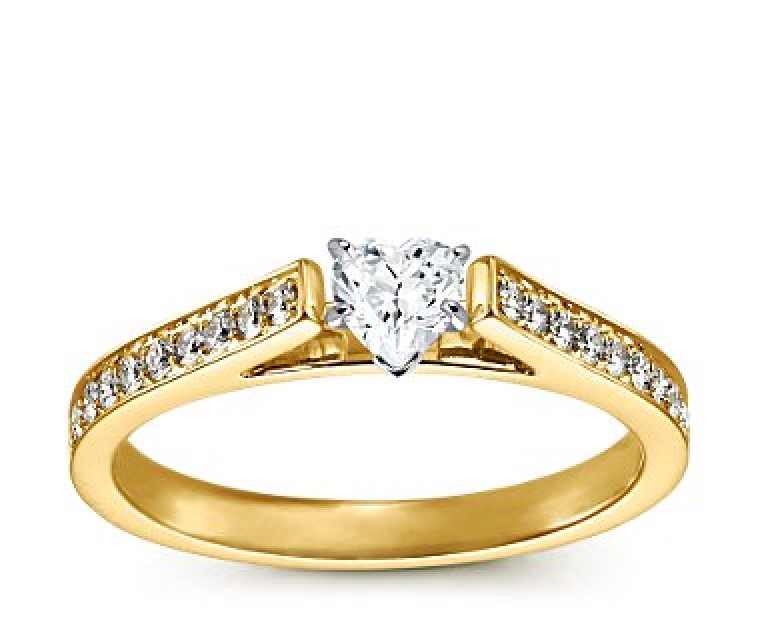 The Queen Diamond - 0,30 ct Zentraldiamant + 0,48 ct Seitensteine Diamantring in Gelbgold