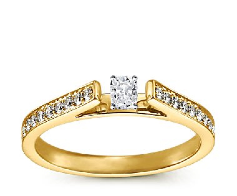 The Queen Diamond - 0,20 ct Zentraldiamant + 0,48 ct Seitensteine Diamantring in Gelbgold