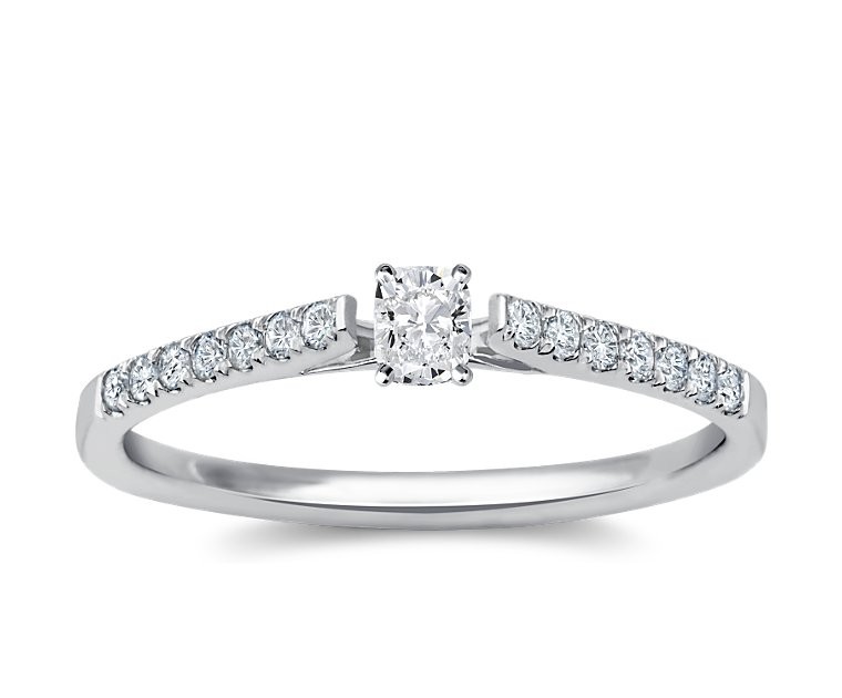 The Queen Diamond - 0,20 ct Zentraldiamant + 0,42 ct Seitensteine Diamantring in Weissgold