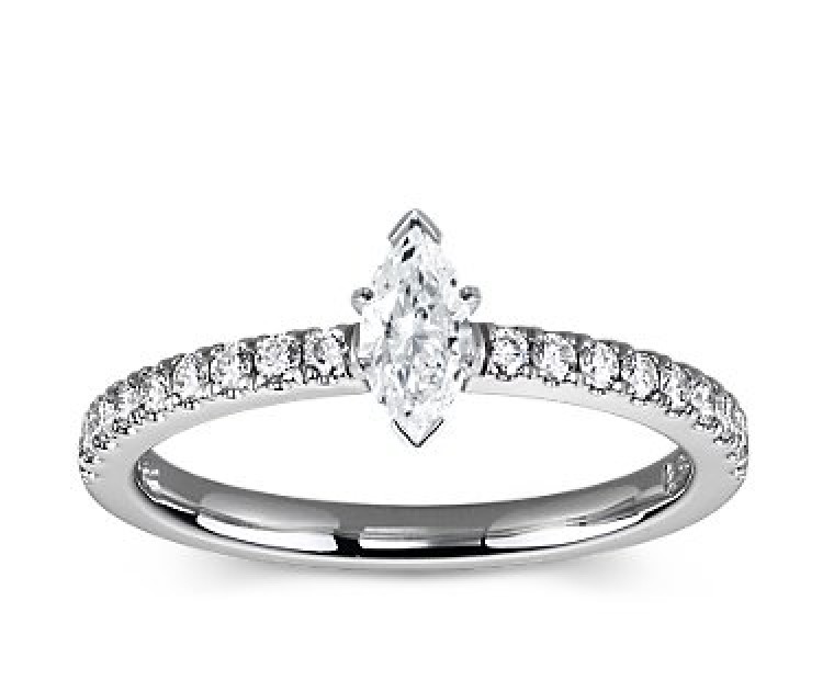 The Queen Diamond - 0,30 ct Zentraldiamant + 0,36 ct Seitensteine Diamantring in Weissgold