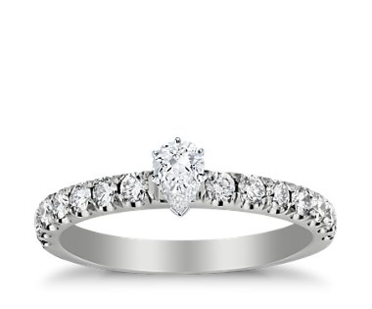 The Queen Diamond - 0,20 ct Zentraldiamant + 0,60 ct Seitensteine Diamantring in Weissgold