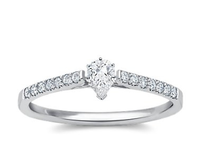 The Queen Diamond - 0,30 ct Zentraldiamant + 0,42 ct Seitensteine Diamantring in Weissgold