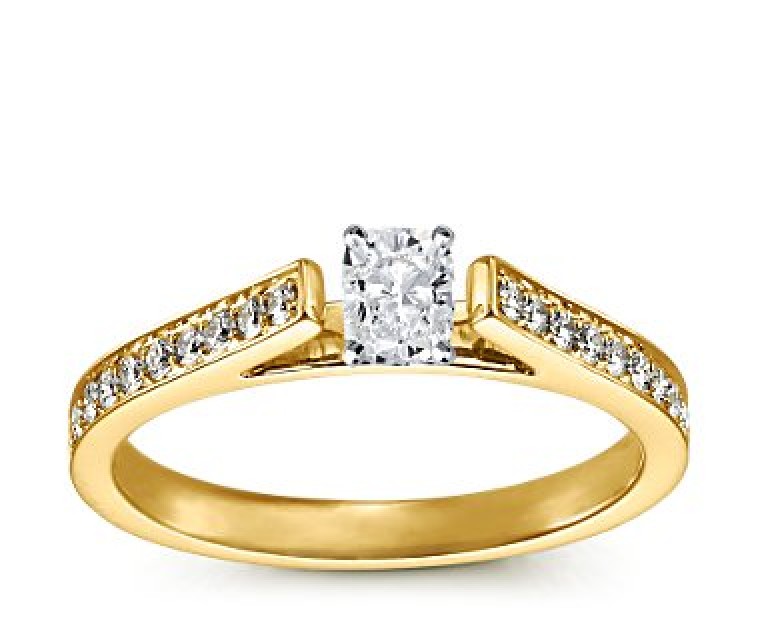 The Queen Diamond - 0,50 ct Zentraldiamant + 0,48 ct Seitensteine Diamantring in Gelbgold