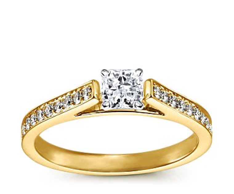 The Queen Diamond - 0,40 ct Zentraldiamant + 0,48 ct Seitensteine Diamantring in Gelbgold