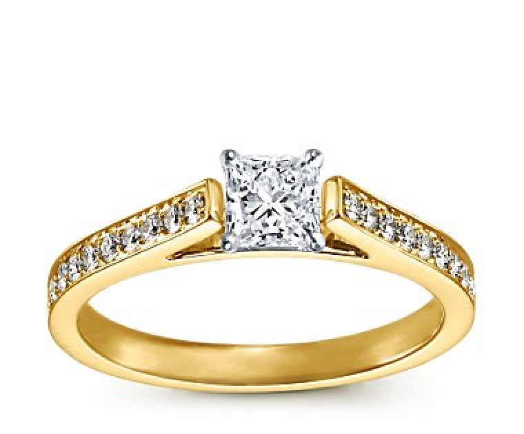 The Queen Diamond - 0,40 ct Zentraldiamant + 0,48 ct Seitensteine Diamantring in Gelbgold