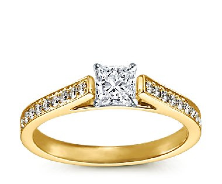The Queen Diamond - 0,50 ct Zentraldiamant + 0,48 ct Seitensteine Diamantring in Gelbgold