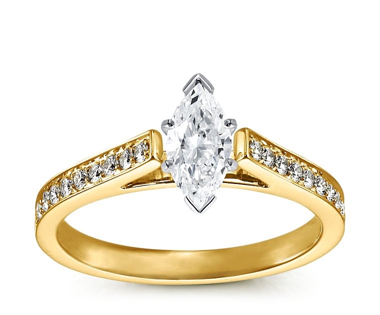 The Queen Diamond - 0,70 ct Zentraldiamant + 0,48 ct Seitensteine Diamantring in Gelbgold