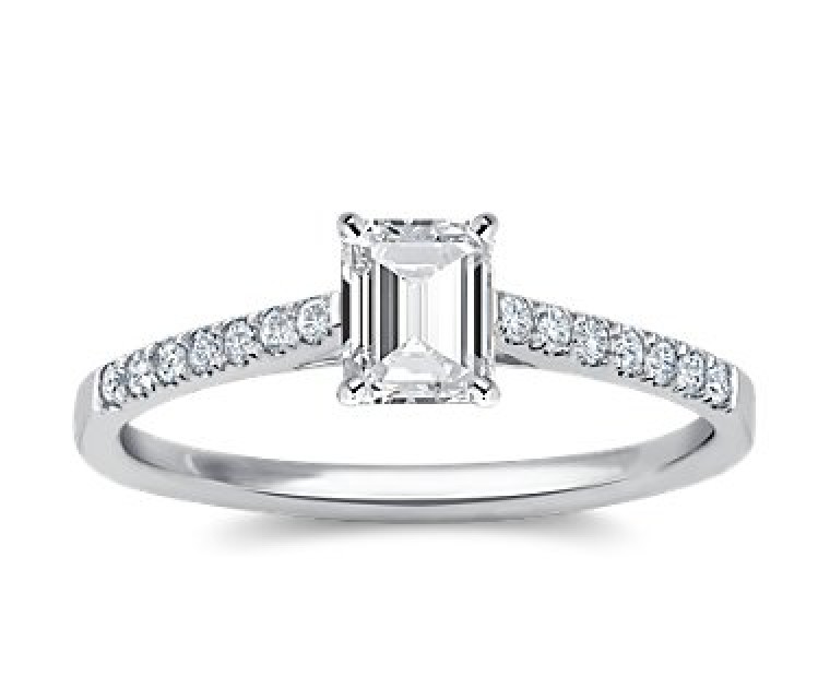 The Queen Diamond - 0,70 ct Zentraldiamant + 0,42 ct Seitensteine Diamantring in Weissgold