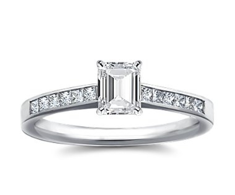 The Queen Diamond - 0,70 ct Zentraldiamant + 0,60 ct Seitensteine Diamantring in Weissgold