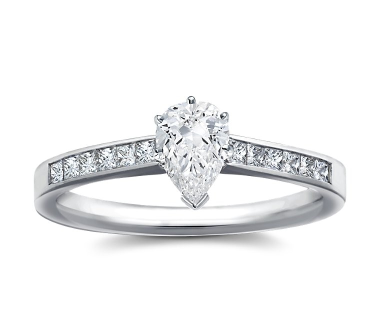 The Queen Diamond - 0,70 ct Zentraldiamant + 0,60 ct Seitensteine Diamantring in Weissgold