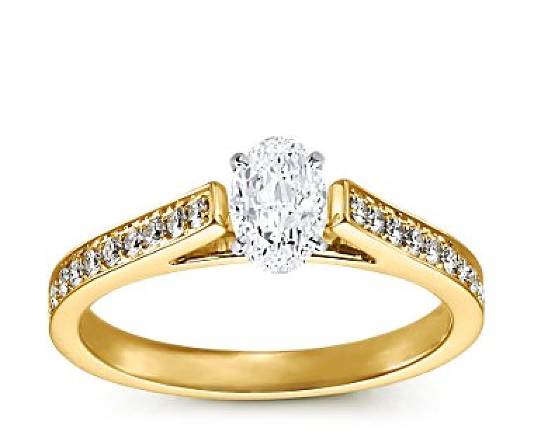 The Queen Diamond - 1,00 ct Zentraldiamant + 0,48 ct Seitensteine Diamantring in Gelbgold