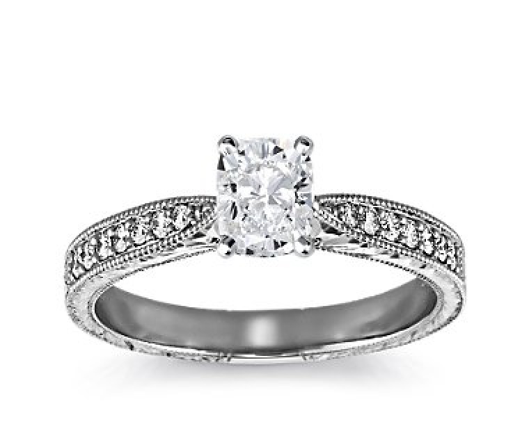 The Queen Diamond - 1,00 ct Zentraldiamant + 0,48 ct Seitensteine Diamantring in Weissgold