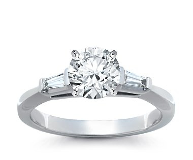 The Queen Diamond - 1,50 ct Zentraldiamant + 0,30 ct Seitensteine Diamantring in Weissgold