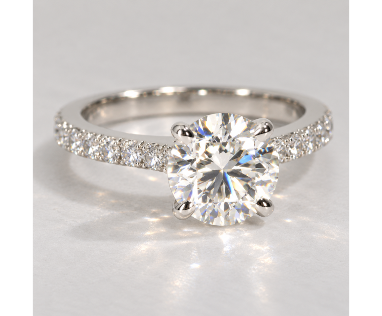 The Queen Diamond - 2,00 ct Natural Zentraldiamant + 0,70 ct Seitensteine DIAMANTRING IN WEISSGOLD - sofort verfügbar