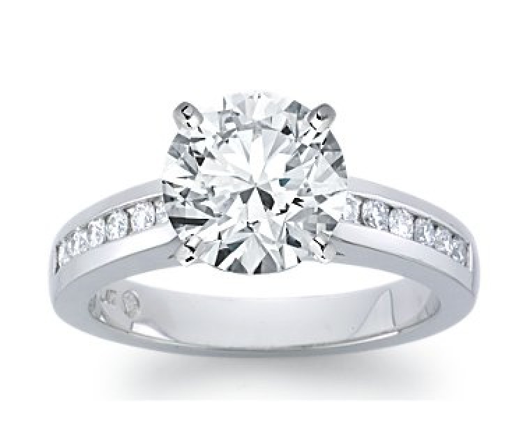 The Queen Diamond - 2,50 ct Zentraldiamant + 0,60 ct Seitensteine Diamantring in Weissgold