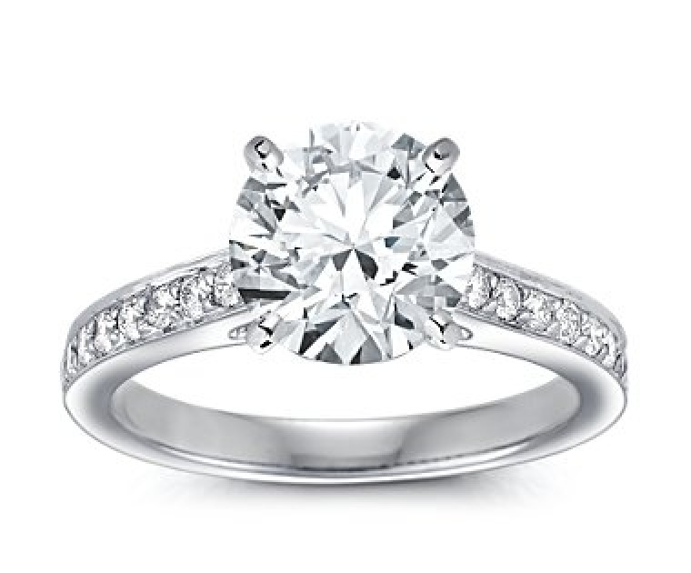 The Queen Diamond - 3,00 ct Zentraldiamant + 0,64 ct Seitensteine Diamantring in Weissgold
