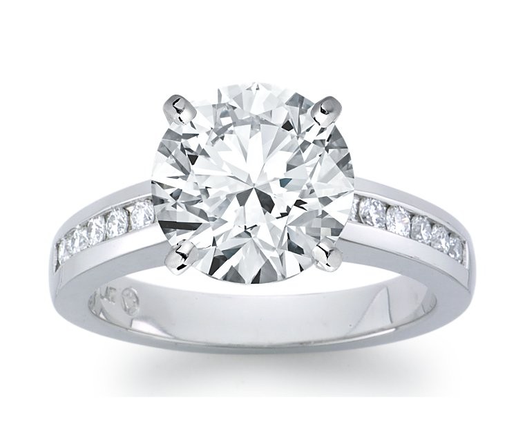 The Queen Diamond - 4,00 ct Zentraldiamant + 0,60 ct Seitensteine Diamantring in Weissgold