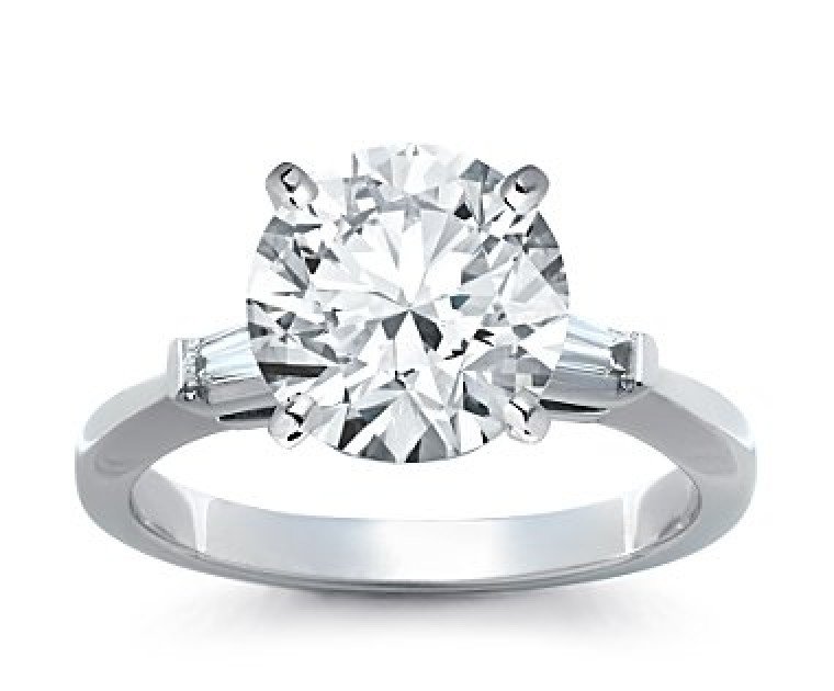 The Queen Diamond - 4,00 ct Zentraldiamant + 0,30 ct Seitensteine Diamantring in Weissgold