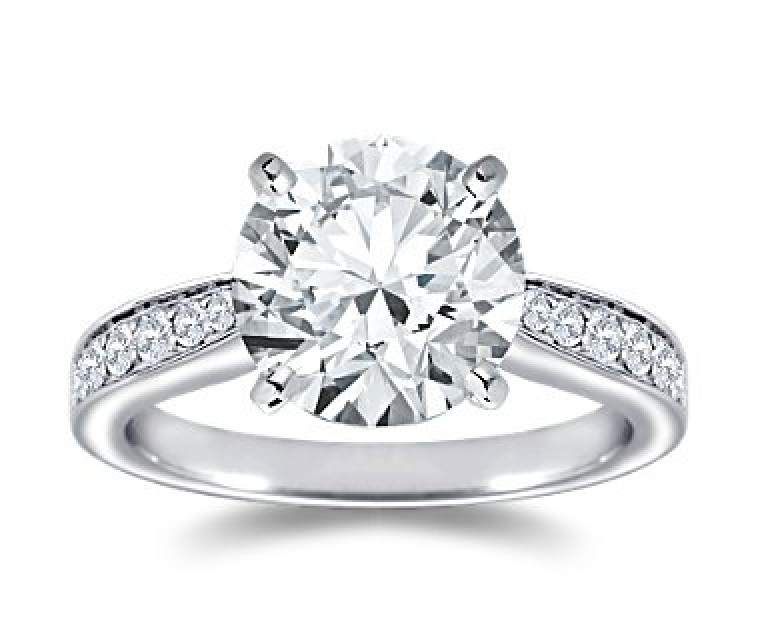 The Queen Diamond - 4,00 ct Zentraldiamant + 0,48 ct Seitensteine Diamantring in Weissgold